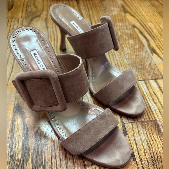 Manolo Blahnik Gable Sandal in Nude Suede - Picture 3 of 4
